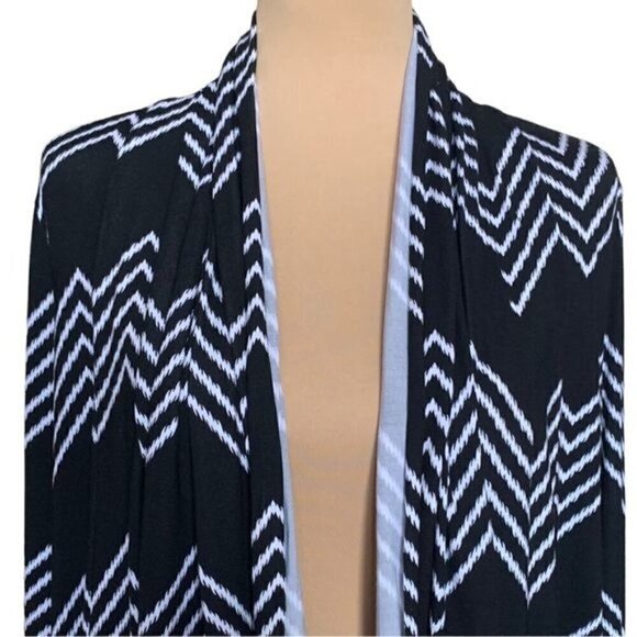 NWT TART Collections Cardigan Sz.M Open Front Black White Chevron Lightweight - Picture 4 of 14